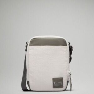 lululemon athletica Easy Access Crossbody Bag 1.5L  brand new never used